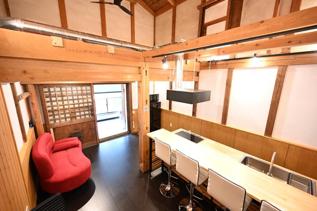 Manabi-Stay Takayama モダンな蔵ダイニングと半露天風呂付き古民家一棟貸切ホテル Esterno foto