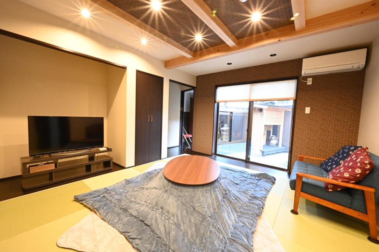 Manabi-Stay Takayama モダンな蔵ダイニングと半露天風呂付き古民家一棟貸切ホテル Esterno foto